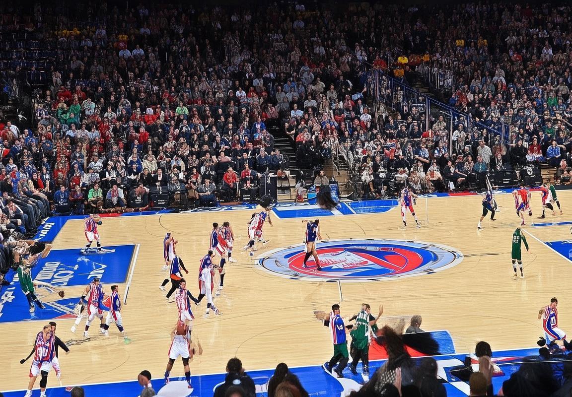 NBA焦点对决：费城76人VS密尔沃基雄鹿巅峰战分析(图1)